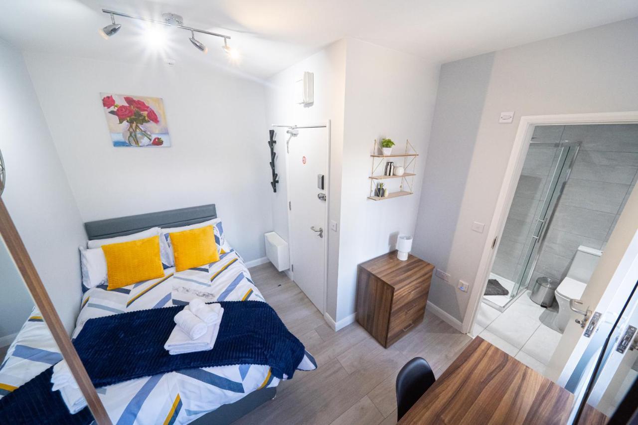 Studios With Ensuite Showers & Share Kitchens Prime Location Near Hospital, Town Center Apt 3 St Helens  Ruang foto